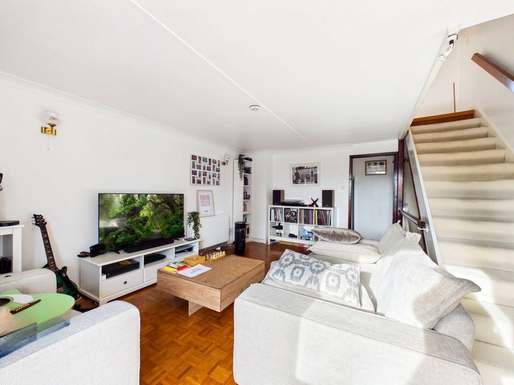 Property photo 2 of 11 Cam01984G0-Pr0578-Still004