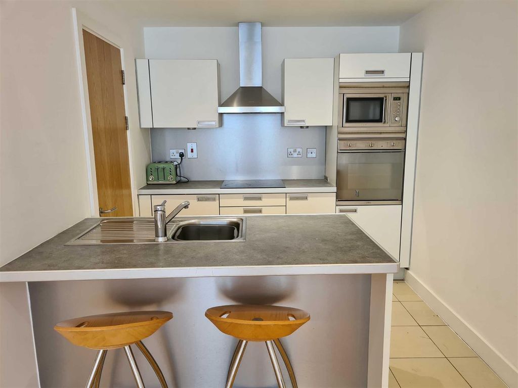 Property photo 3 of 6