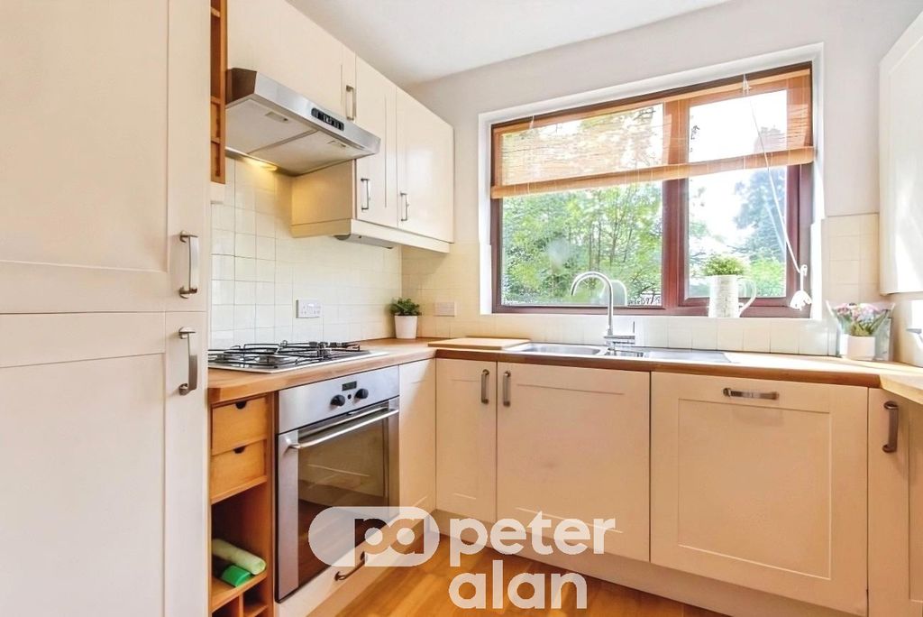 Property photo 3 of 14 Kitchen