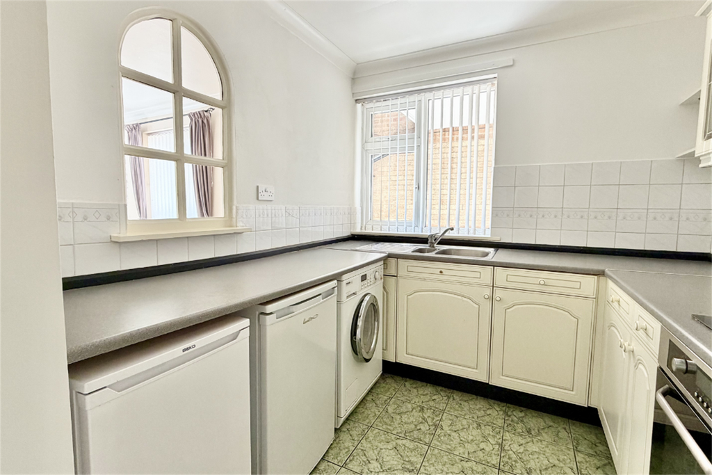 Property photo 3 of 9 Kitchen