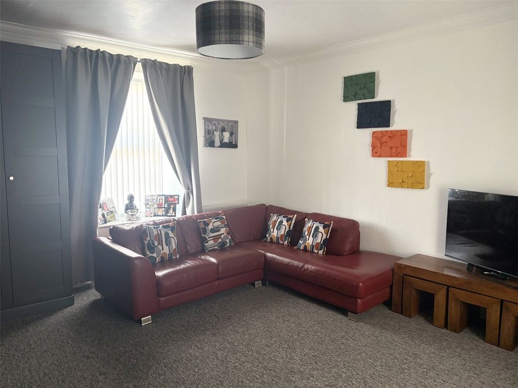 Property photo 2 of 12 Lounge