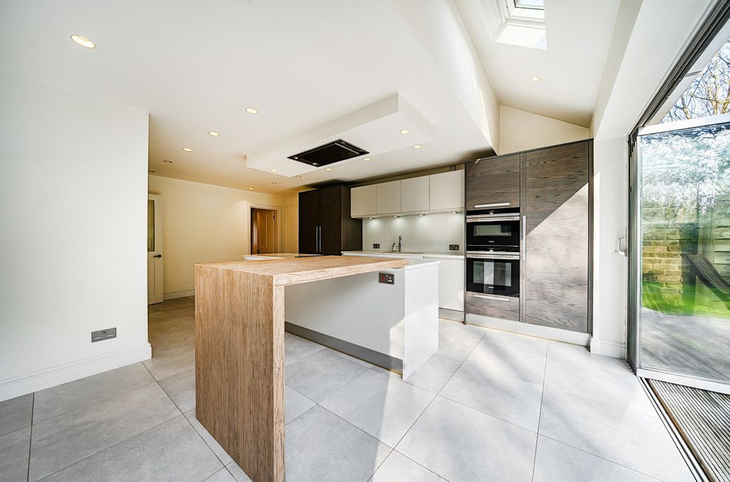 Property photo 3 of 27 1425055-19-69Aeeb...