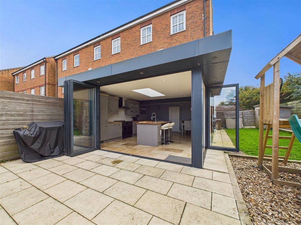 Property photo 1 of 23 Cam03303G0-Pr0220-Still013.Jpg