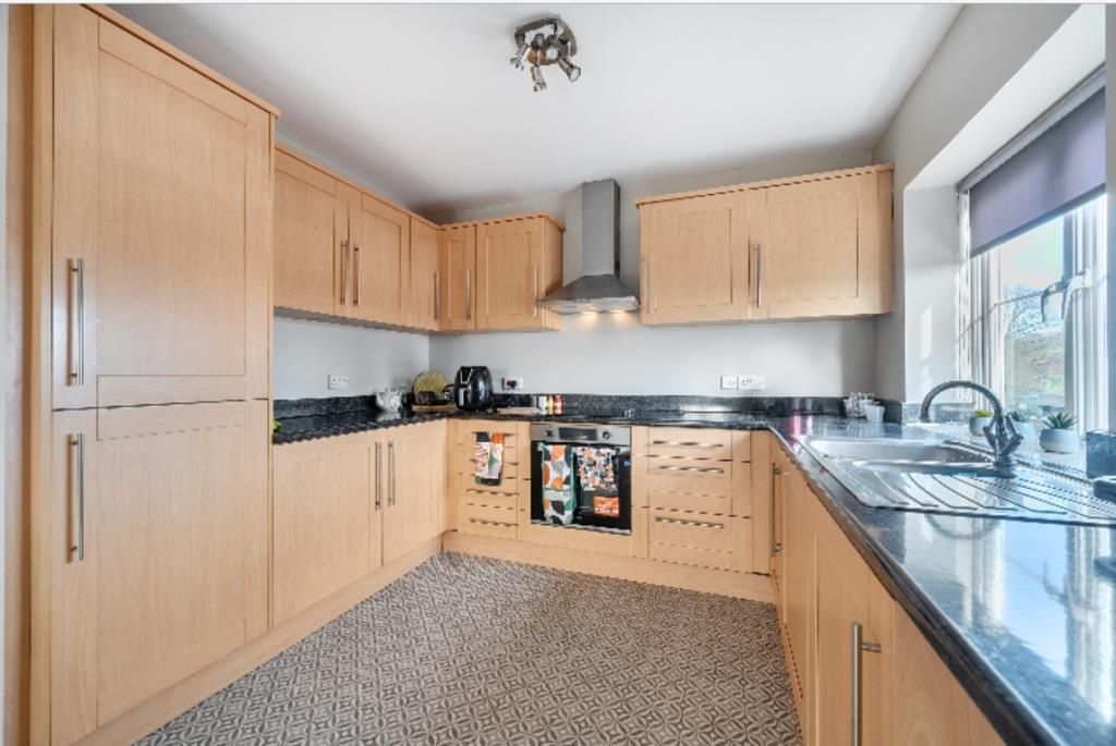 Property photo 3 of 18 Kitchen