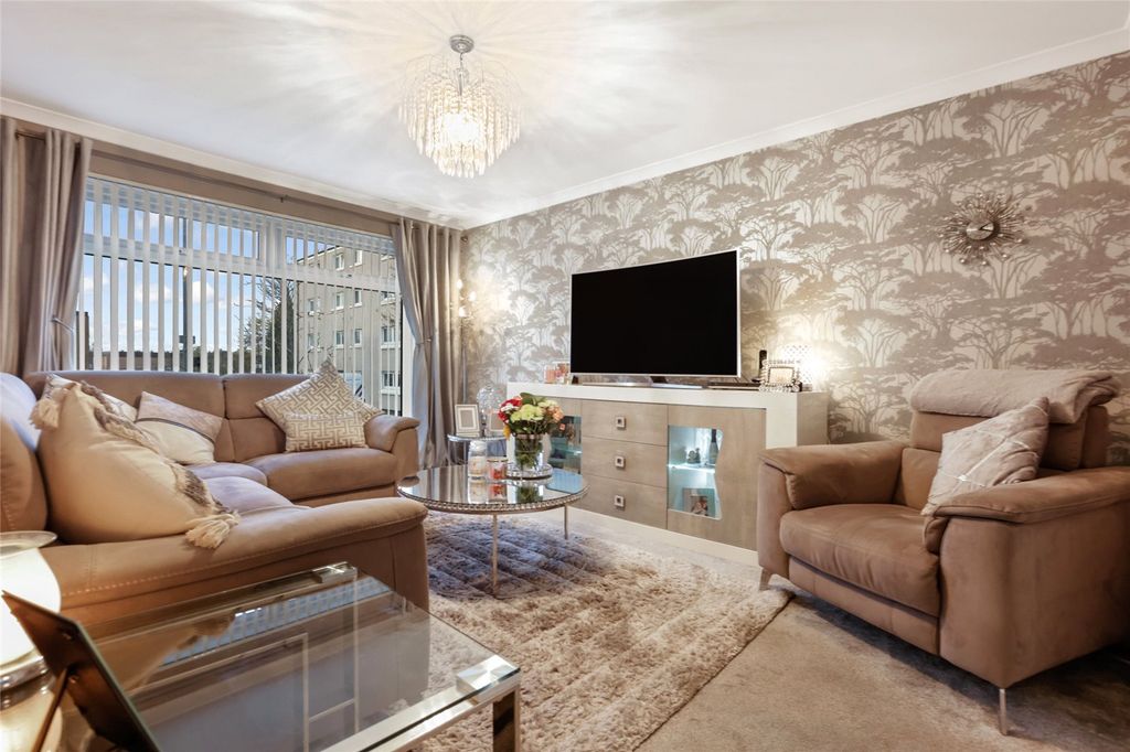 Property photo 2 of 18 Living Room