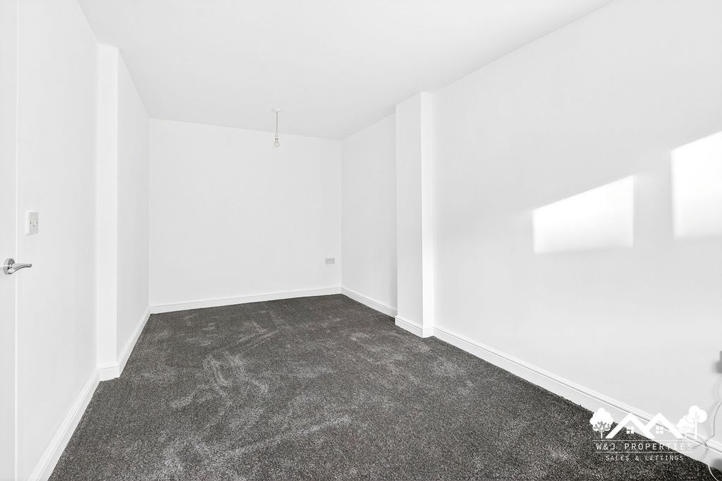 Property photo 3 of 40