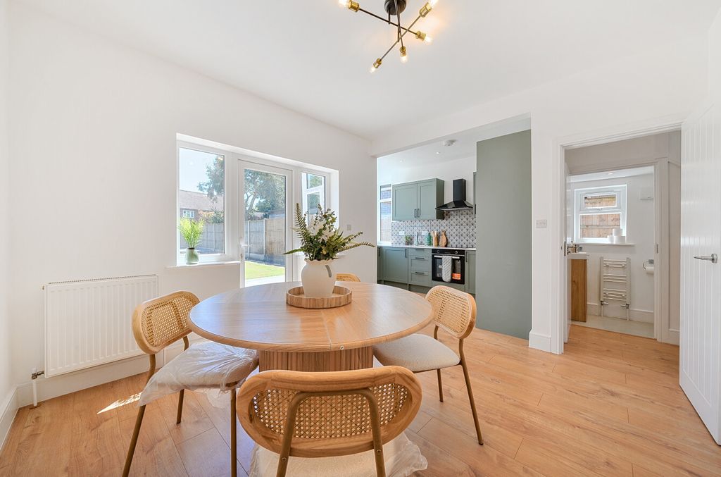 Property photo 2 of 23 1480035-7-6A35347...