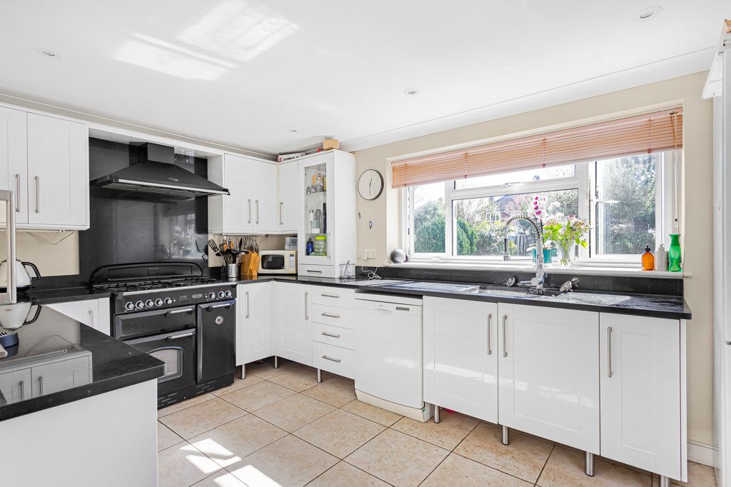 Property photo 3 of 15 Kitchen