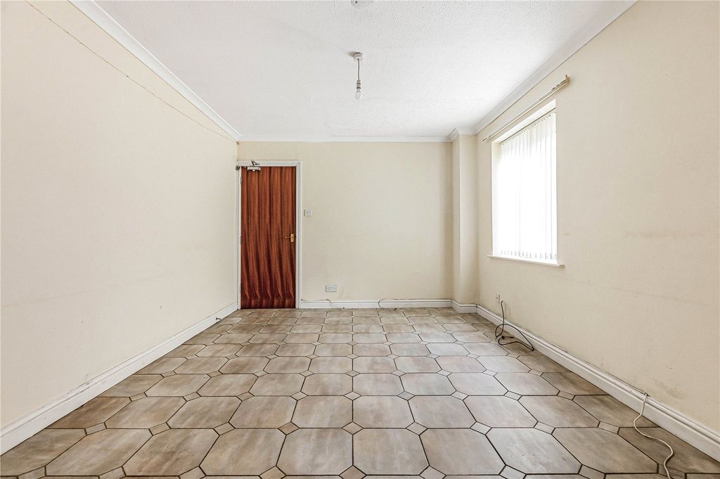 Property photo 3 of 17 Picture No. 28
