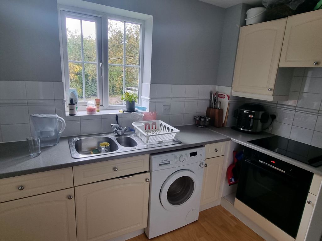 Property photo 3 of 6 Kitchen