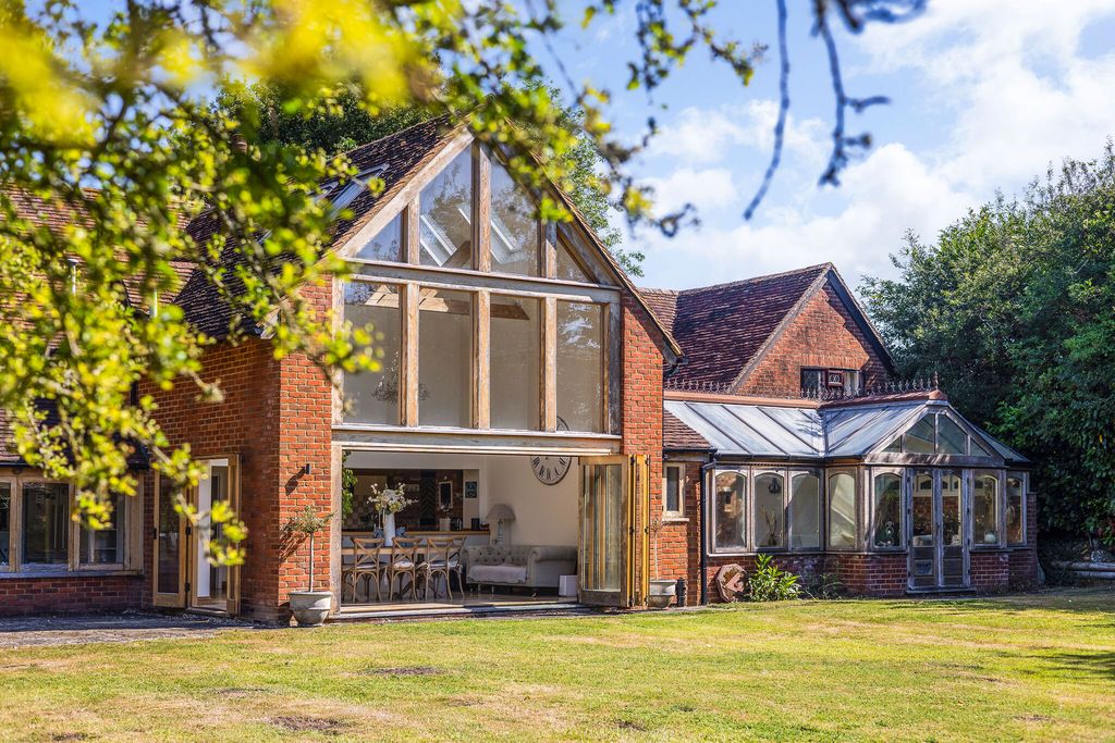 Property photo 2 of 25