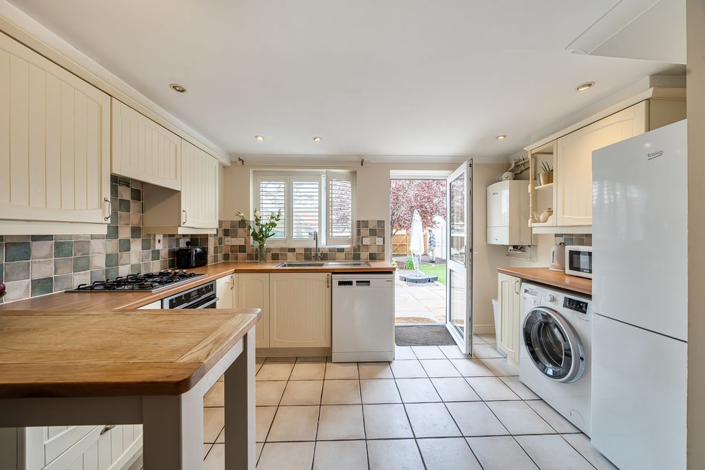 Property photo 3 of 22 Kitchen / Breakfast Room