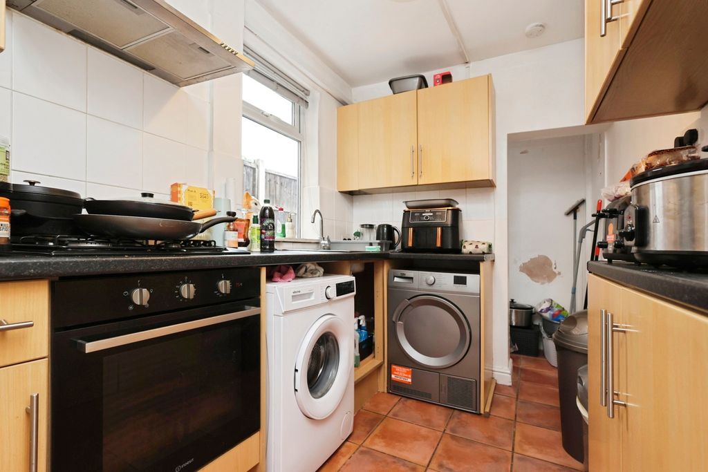 Property photo 2 of 17 Kitchen