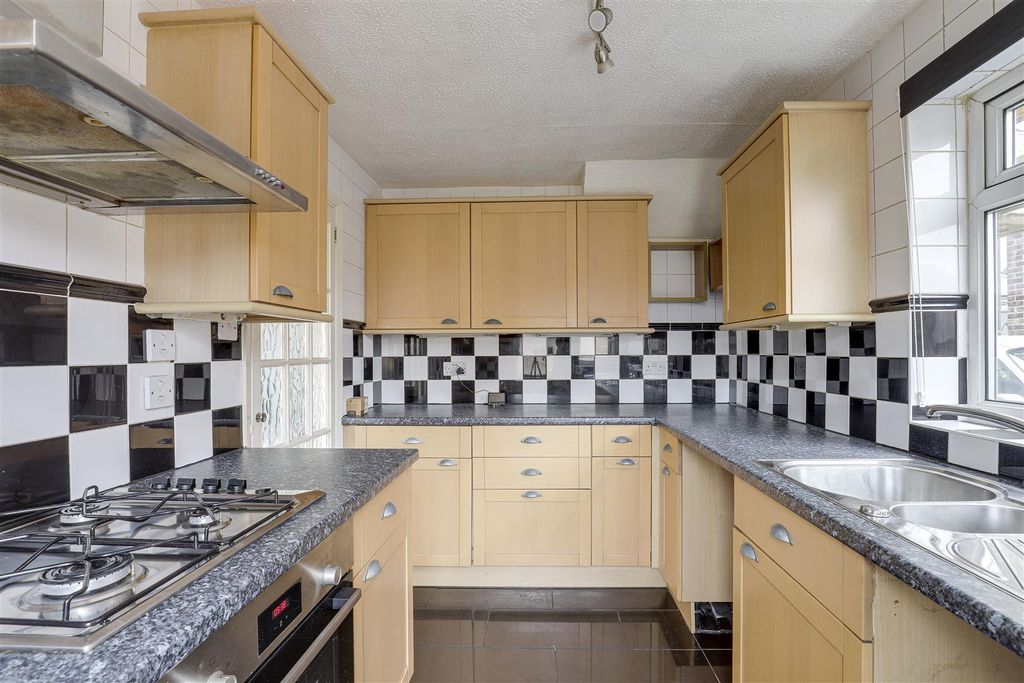 Property photo 2 of 17 4129.Jpg