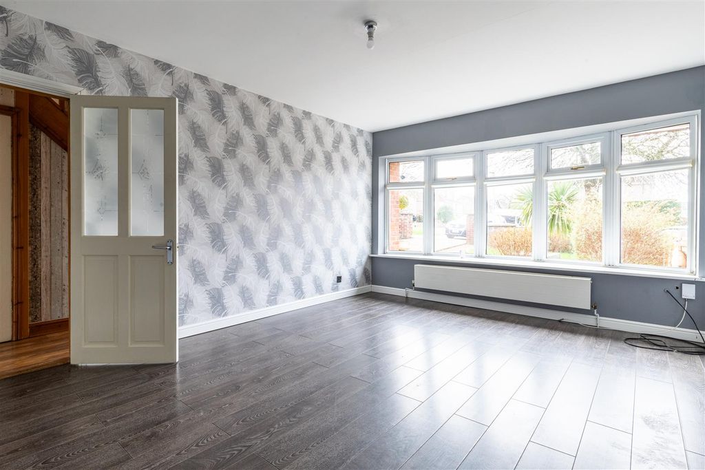 Property photo 2 of 11 Living Room