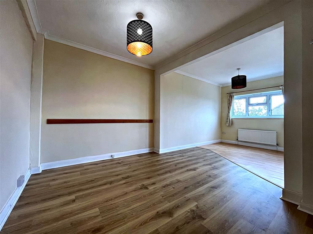 Property photo 3 of 17 Living Room