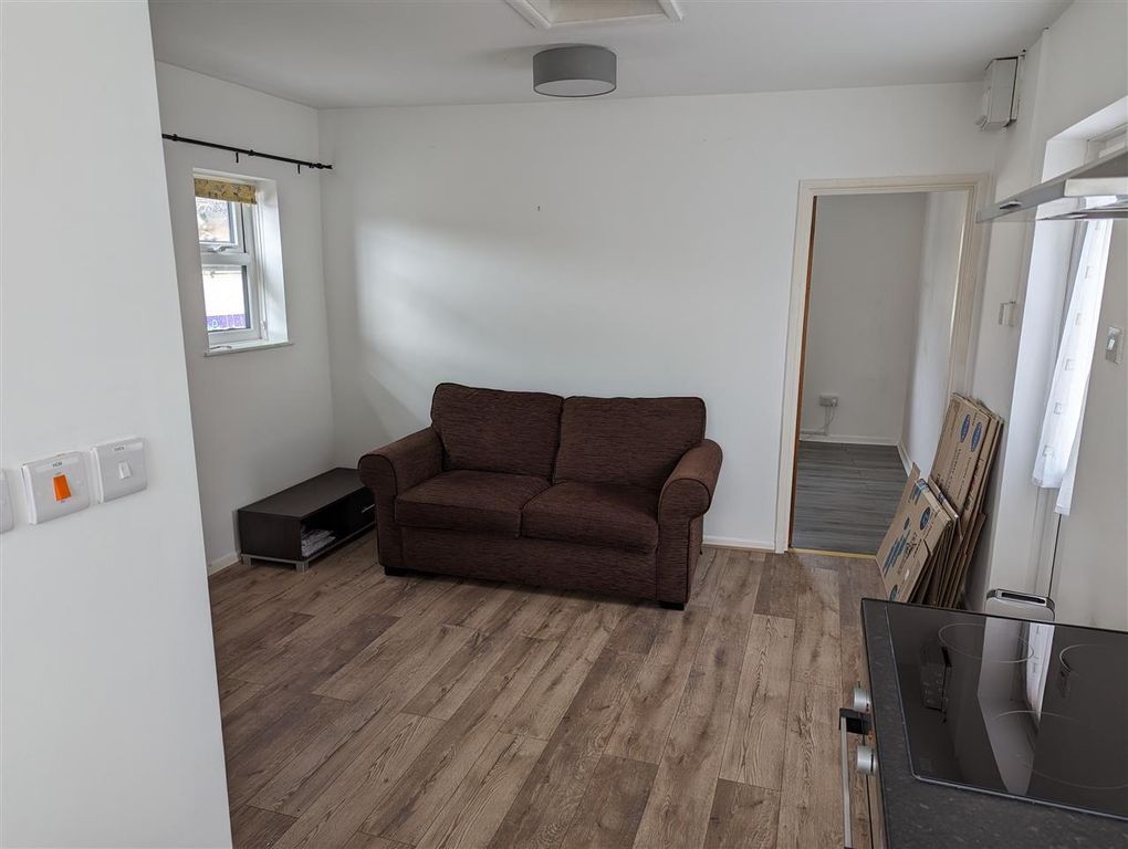 Property photo 3 of 9 Lounge