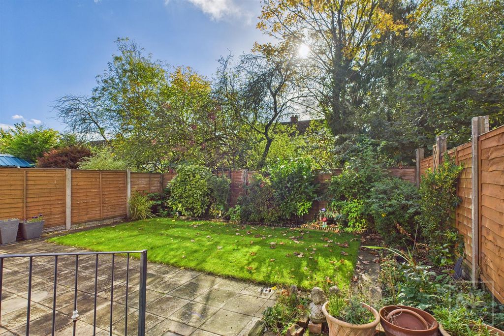 Property photo 3 of 16 Garden