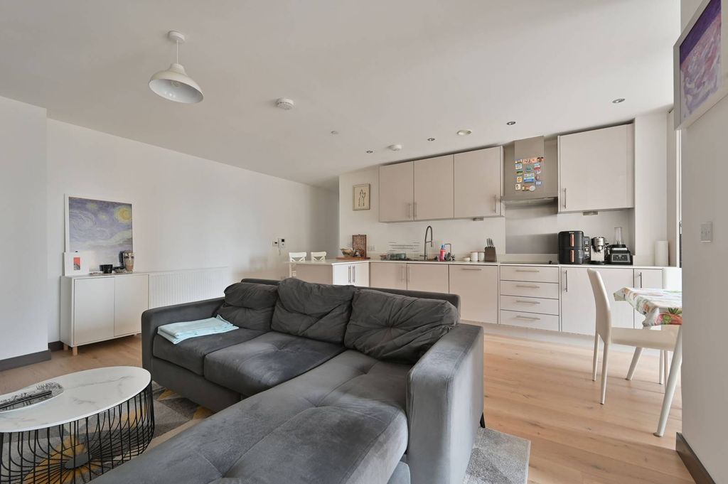 Property photo 3 of 20