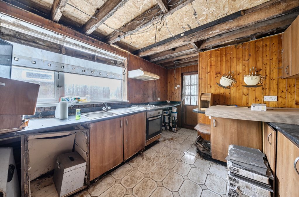 Property photo 3 of 11 1411325-7-698B21Ea302d1