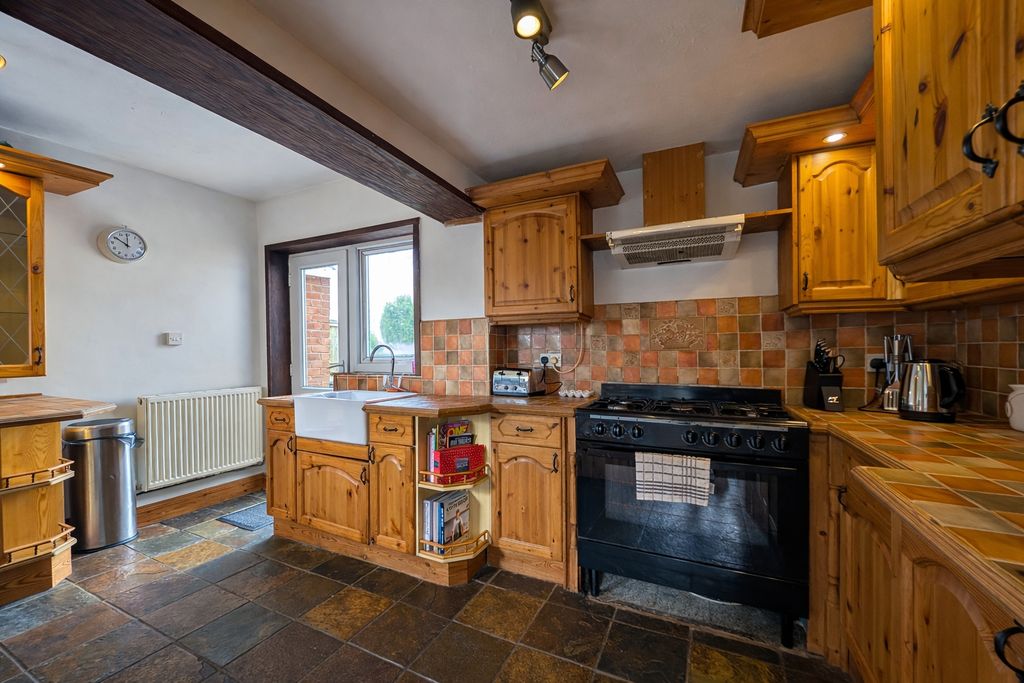 Property photo 3 of 16 Picture 3