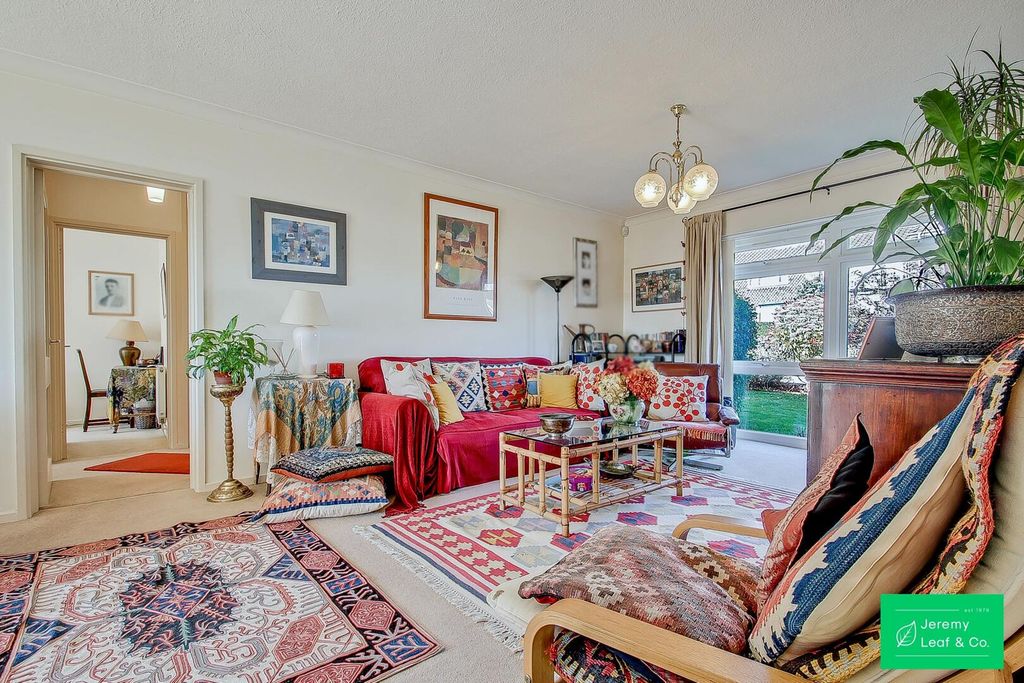 Property photo 1 of 13 Living Room