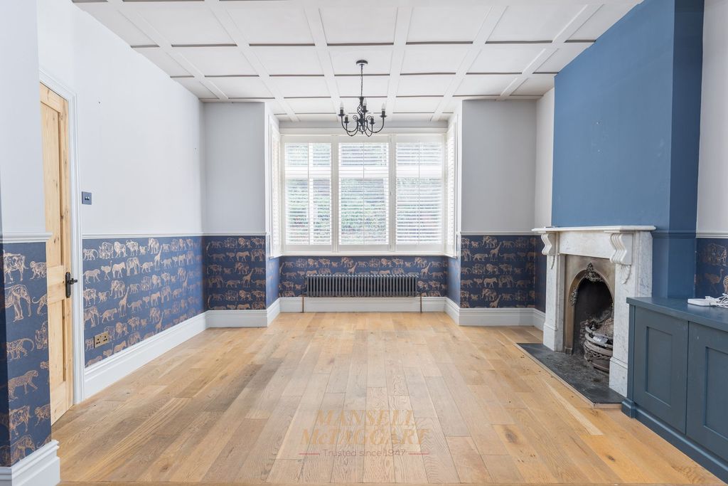 Property photo 3 of 32