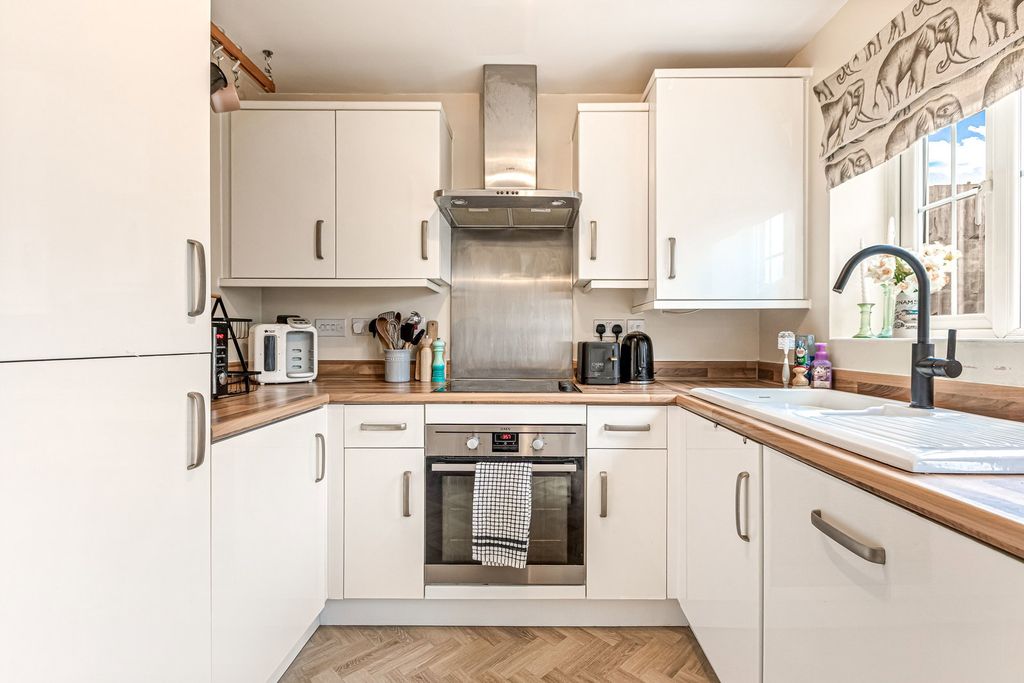 Property photo 3 of 27