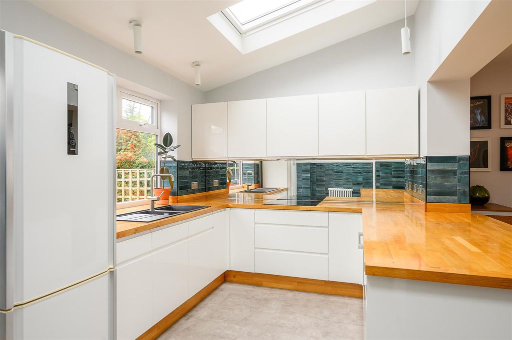 Property photo 2 of 18 Kitchen