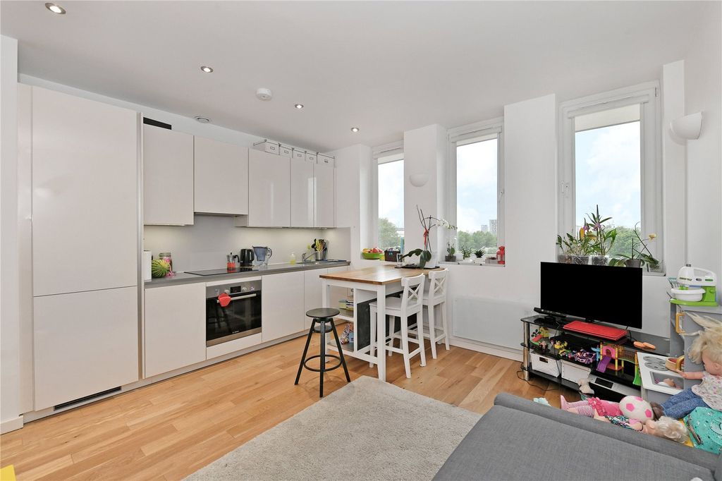 Property photo 3 of 7 Channelsea House E15