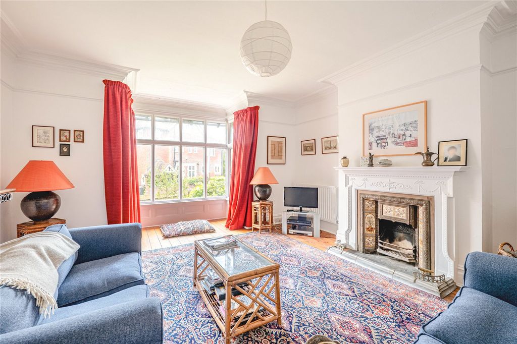 Property photo 3 of 19 Sitting Room