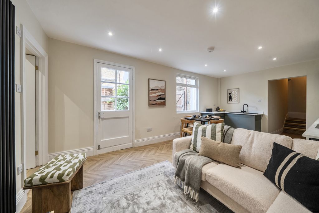 Property photo 2 of 35 1468476-11-6A1d86...