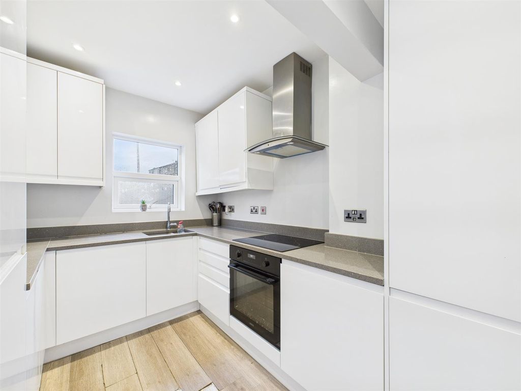 Property photo 3 of 38 Cam03604G0-Pr0156-Still001.Jpg