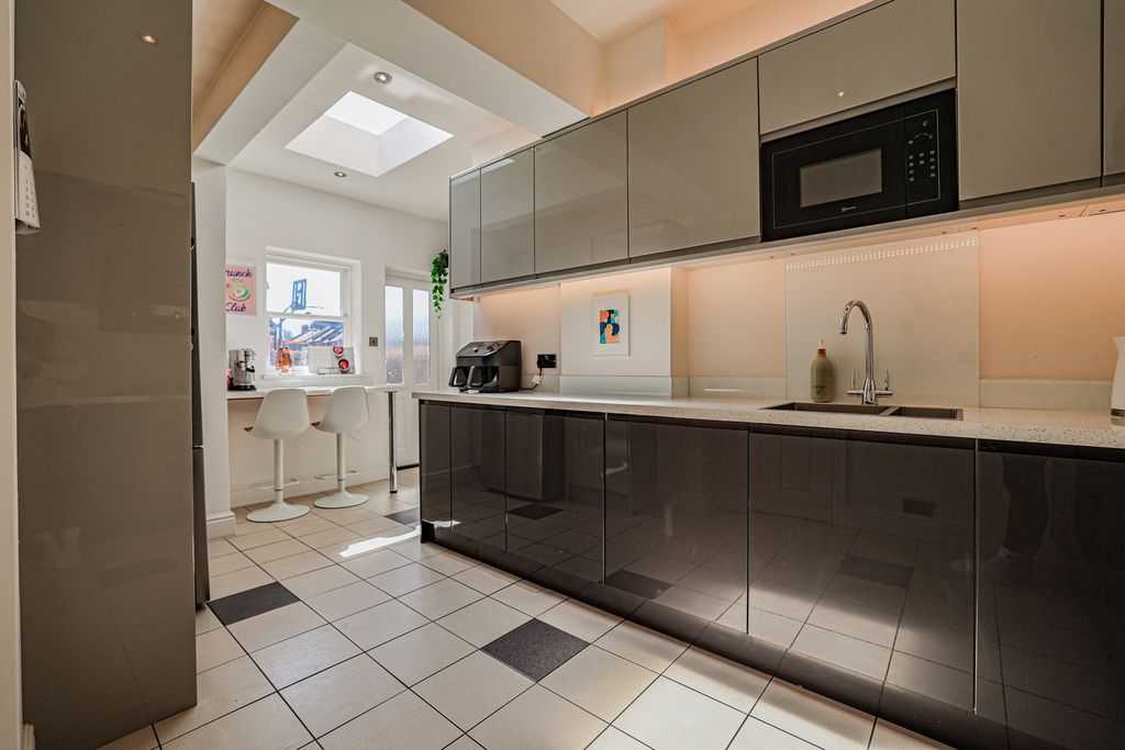 Property photo 3 of 17 980A3566