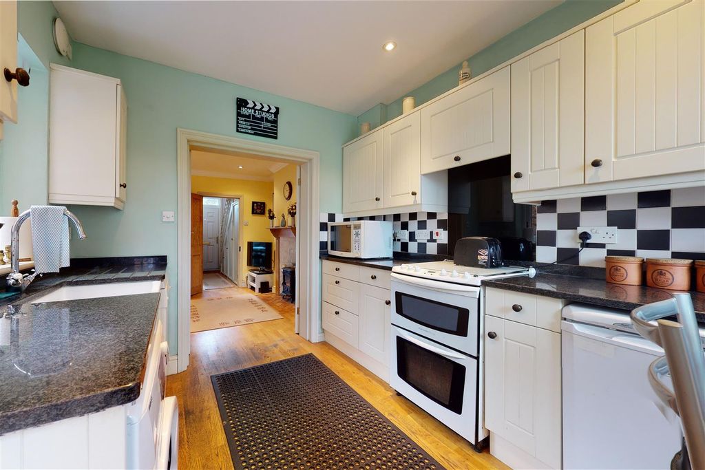 Property photo 3 of 21 Kitchen