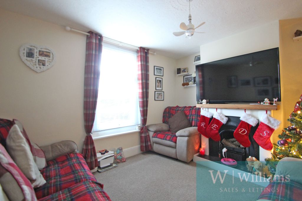 Property photo 2 of 11 Lounge