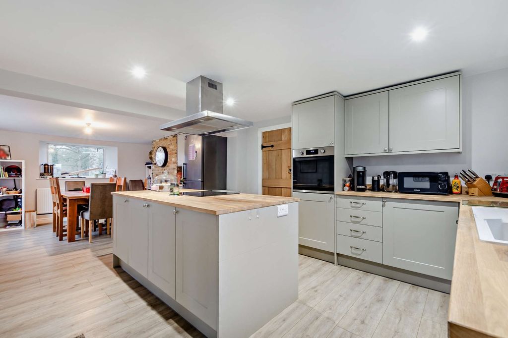 Property photo 3 of 16 Picture No. 19