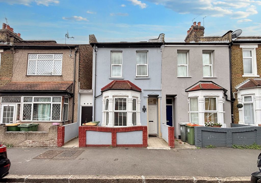 Property photo 1 of 12