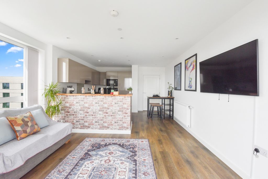 Property photo 2 of 15 3906372
