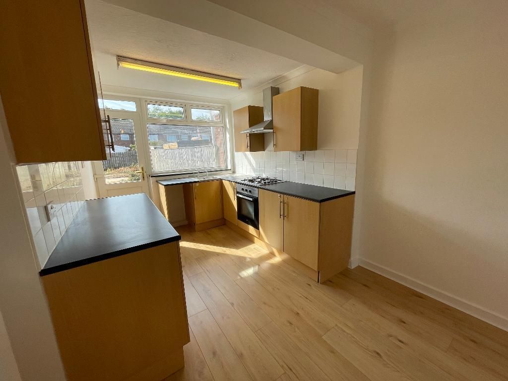 Property photo 3 of 6 Kitchen