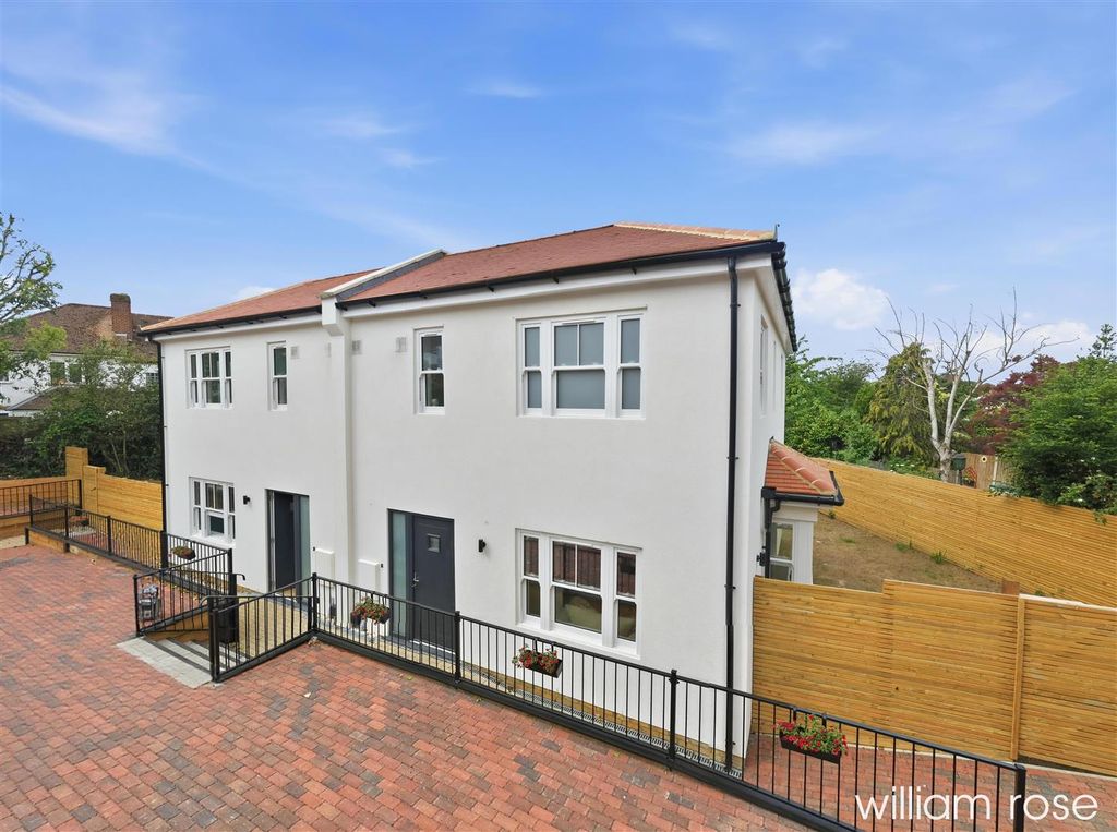 Property photo 1 of 22 31_002_Dji_20260601104205_0411_d_Autoremove_375717