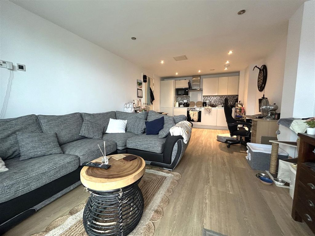 Property photo 2 of 10