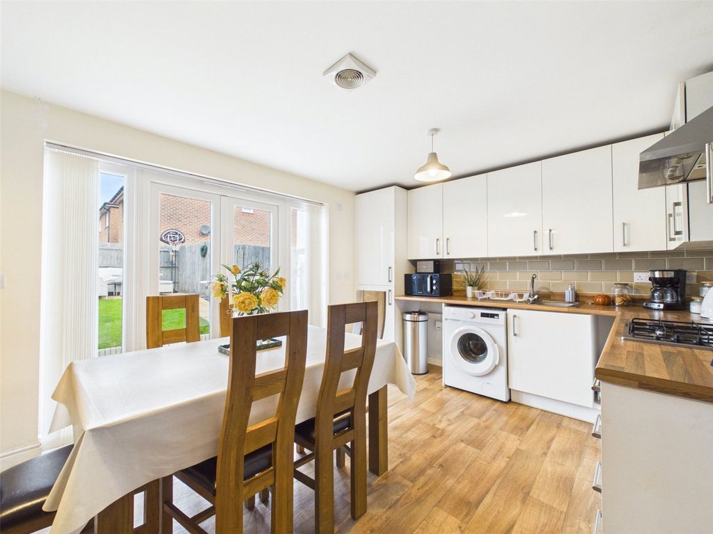 Property photo 2 of 14 Picture No. 12