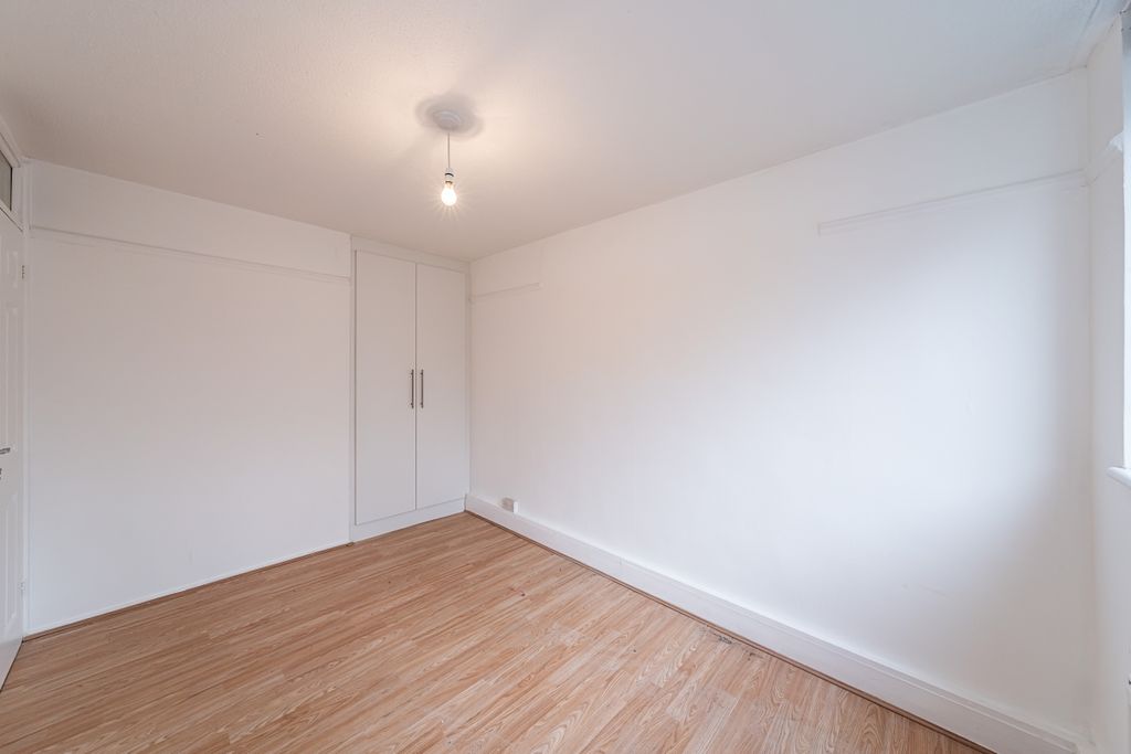 Property photo 3 of 13 Flat-4-Blomfield-...