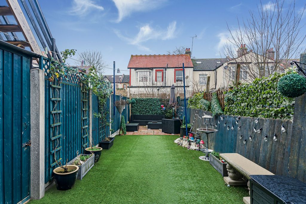 Property photo 2 of 13