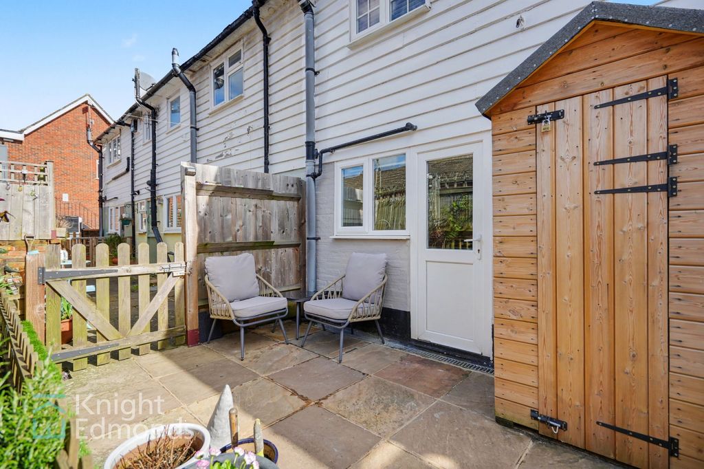 Property photo 2 of 13 Garden