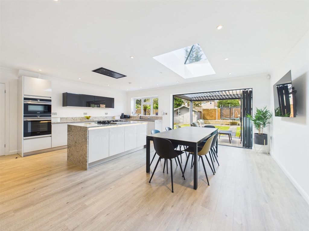 Property photo 3 of 15 Cam05080G0-Pr0322-Still026.Jpg