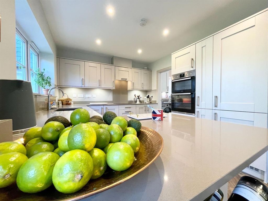 Property photo 3 of 21