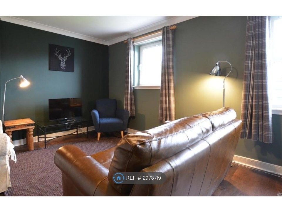 Property photo 1 of 13 Lounge
