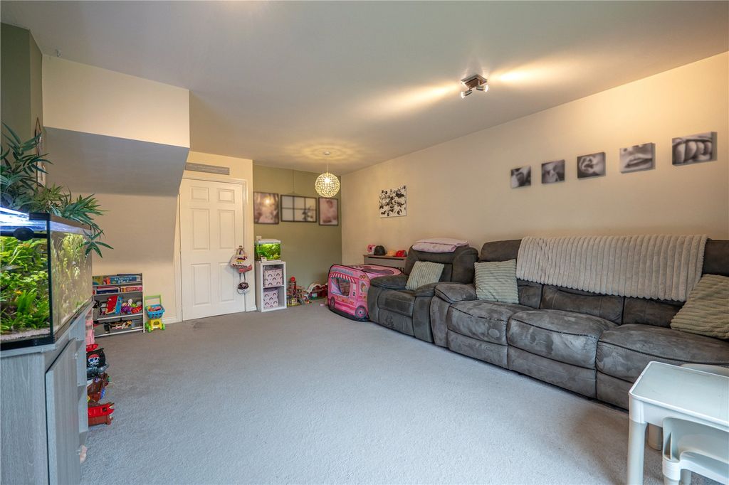 Property photo 3 of 19 Picture No. 02